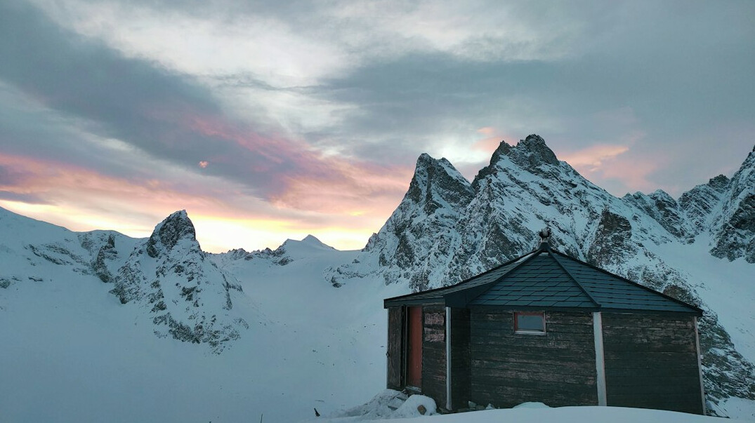 mountain cabin switzerland